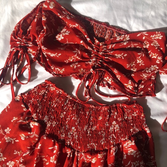 Shein 2 Piece Off the Shoulder Crop Top & Shorts - Picture 2 of 7